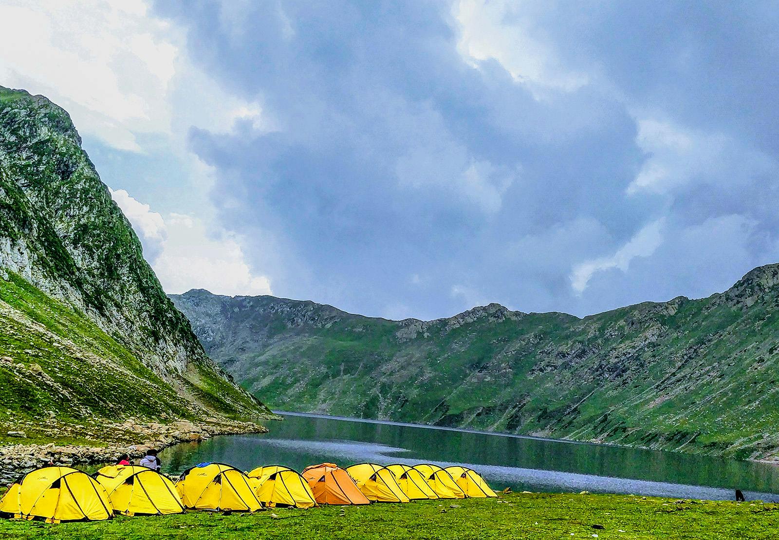 0e1040ba 6a9b 4000 99e9 6664452672bd tarsar marsar tm namita kaith tarsar lake ihcampsite mountains skycolors 